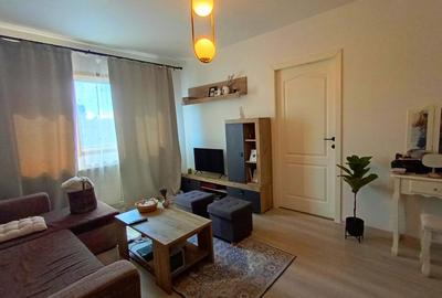 Apartament cu 2 camere semidecomandat, mobilat în Podu Roș