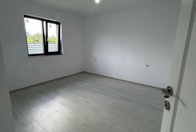 Casă cu 4 camere cu Teren 700 Mp în Central - 2