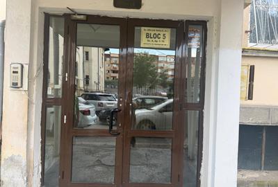 Apartament cu 3 camere semidecomandat în Ultracentral