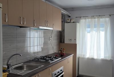 Apartament cu 3 camere decomandat în CET - 7