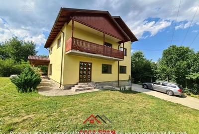 Casă cu 10 camere cu Teren 1676 Mp în Central - 1