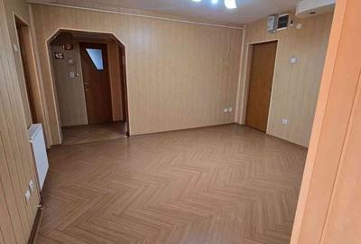 Apartament cu 3 camere în Micro 5