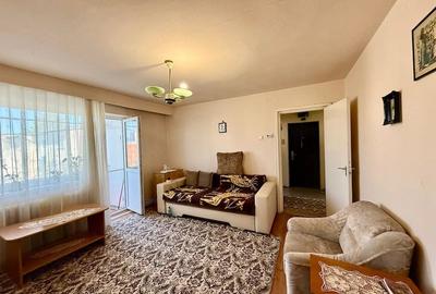 Apartament cu 3 camere semidecomandat în Gojdu