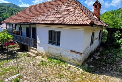 Casă cu 4 camere în Central