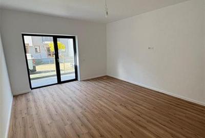 Apartament cu 2 camere decomandat în Tractorul