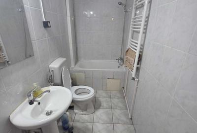 Apartament cu 2 camere semidecomandat în Runcu
