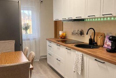Apartament cu 3 camere decomandat, mobilat în Răcădău