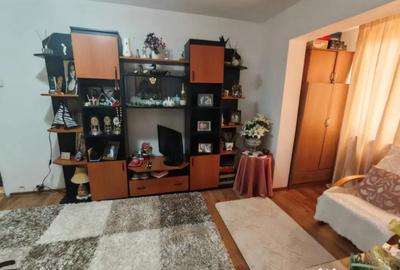 Apartament cu 2 camere semidecomandat în Km 4 - 11