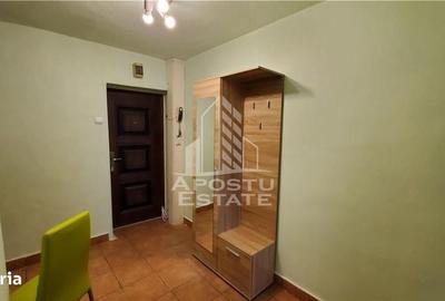 Garsonieră decomandată în Girocului
