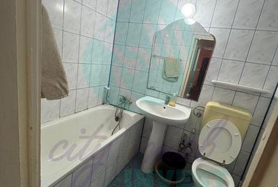 Apartament cu 3 camere semidecomandat în Ozana