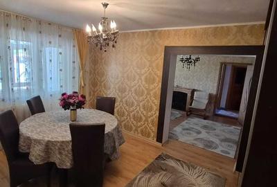 Apartament cu 3 camere semidecomandat în Central