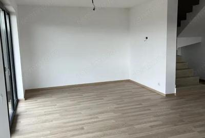 Casă cu Teren 250 Mp în Central
