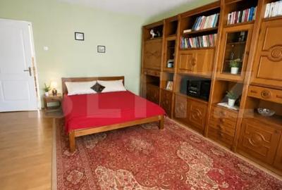 Casă cu 7 camere cu Teren 3940 Mp în Central - 3