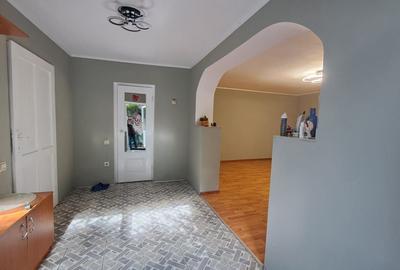 Casă individuală cu 6 camere cu Teren 580 Mp în Central - 2