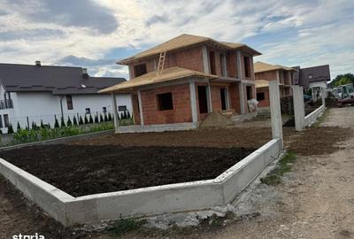 Casă cu 4 camere în Central