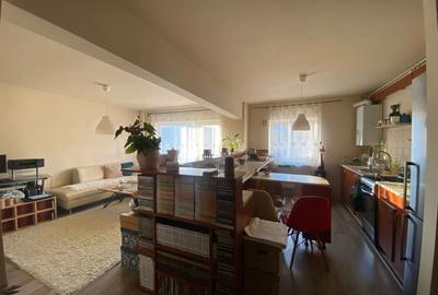 Apartament cu 4 camere decomandat în Petros - 8