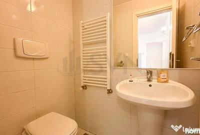 Apartament cu 3 camere semidecomandat în Aviatorilor