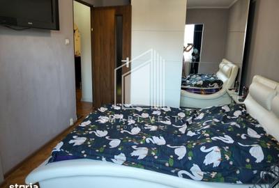 Apartament cu 3 camere semidecomandat în Micro 16