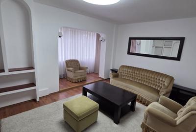 Apartament cu 3 camere decomandat, mobilat în Zorilor