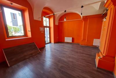 Spațiu comercial, de 45 mp, în Central