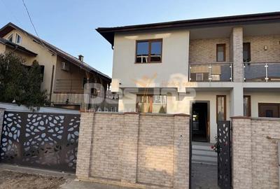 Duplex cu 4 camere cu Canalizare în Central