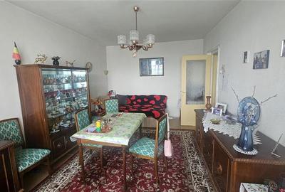 Apartament cu 3 camere decomandat în Berceni
