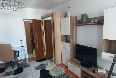 Garsonieră decomandată, mobilată în Titan