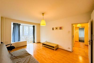 Apartament cu 3 camere semidecomandat, mobilat în Tineretului - 1