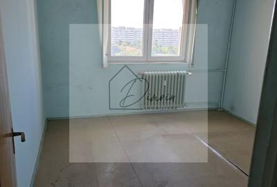 Apartament cu 3 camere semidecomandat în Câmpia Libertății