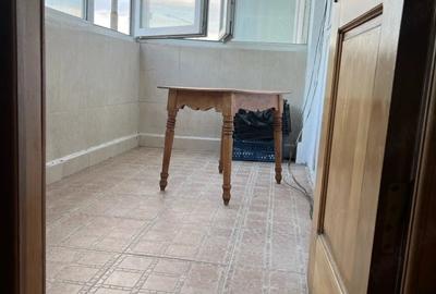 Apartament cu 2 camere decomandat în Micro 12