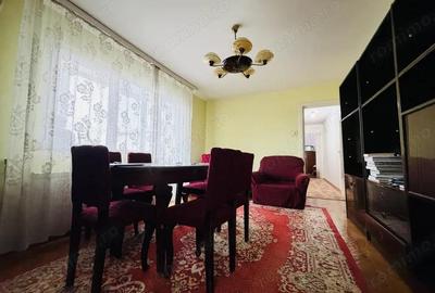 Apartament cu 3 camere semidecomandat, mobilat în Circumvalațiunii - 1