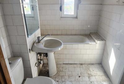 Apartament cu 4 camere decomandat în Complex Studențesc - 2