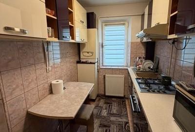 Apartament cu 3 camere semidecomandat în Alexandru cel Bun
