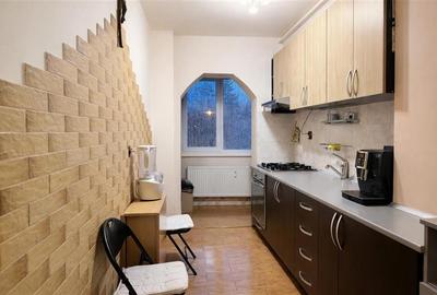 Apartament cu 3 camere decomandat, mobilat în Tractorul - 2