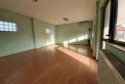 Spațiu comercial, de 35 mp, în Central - 3