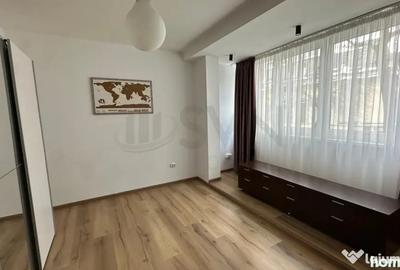 Apartament cu 3 camere semidecomandat în Cișmigiu