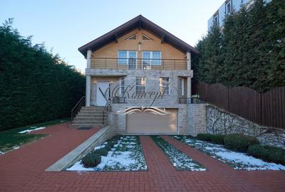 Casă individuală cu 7 camere în Zorilor
