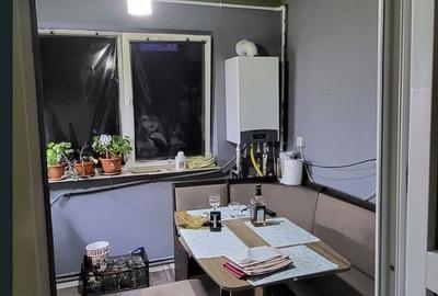 Apartament cu 3 camere semidecomandat în Posta - 1