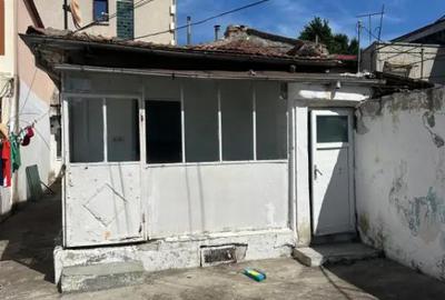 Casă cu 4 camere cu Canalizare în Tomis II - 1