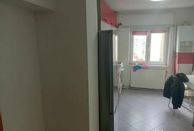 Apartament cu 2 camere decomandat în Precista