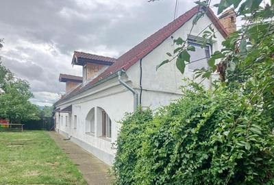 Casă individuală cu 8 camere cu Canalizare în Hărman