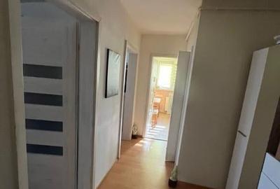 Apartament cu 3 camere, semidecomandat - zona Calea Bucurest - 17