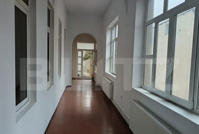 Casa cu 4 camere, 191 mp, zona Centrala, 0% Comision - 2