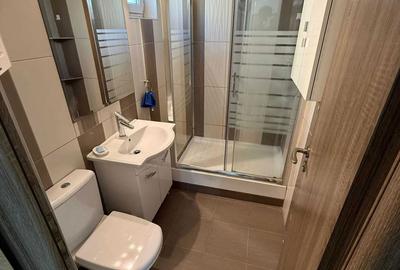 Apartament cu 3 camere decomandat în 7 Noiembrie - 8