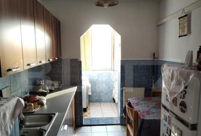 Apartament 3 camere, 56 mp, zona Decebal - 2