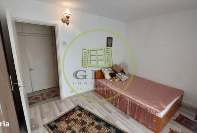 Apartament cu 2 camere semidecomandat în Craiovița Nouă