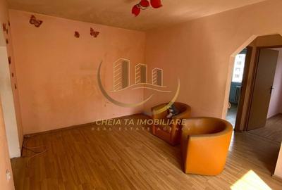 Apartament cu 3 camere semidecomandat în Central