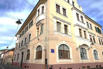 Apartament renovat cu 2 camere in zona ultracentrala - 1