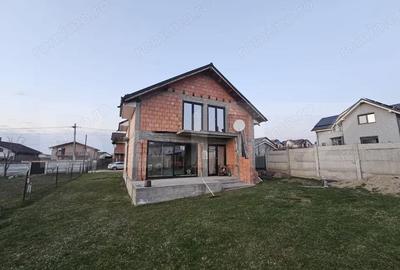 Casă cu Teren 800 Mp în Central - 2