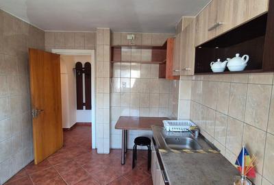Apartament cu 3 camere decomandat în Tei - 15